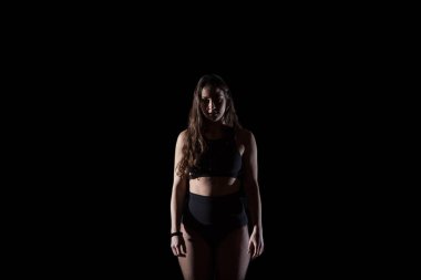 kadın dansçı üzerinde siyah açık portre