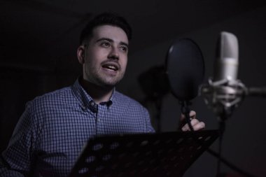 stüdyo dublaj içinde erkek dub aktör