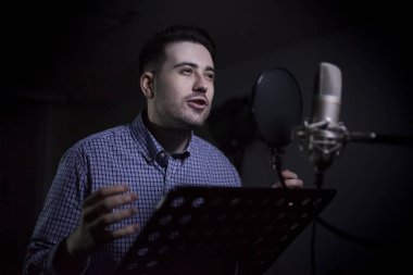 stüdyo dublaj içinde erkek dub aktör