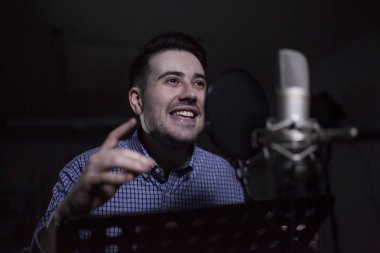 stüdyo dublaj içinde erkek dub aktör