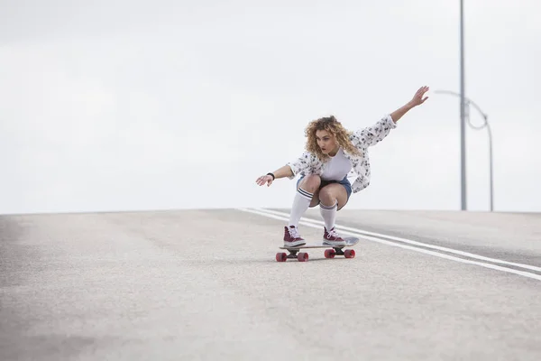 Girl rider long board — Stock Photo, Image