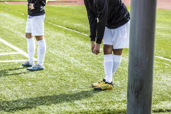 Jugadores Fútbol Jóvenes Irreconocibles Haciendo Ejercicios Calentamiento Para Salir Jugar — Foto de Stock