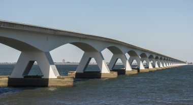 Zeelandbrug yağ Kulesi ile