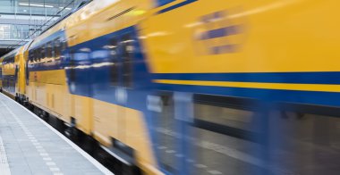 NS Merkez İstasyonu Utrecht, şehir içi tren