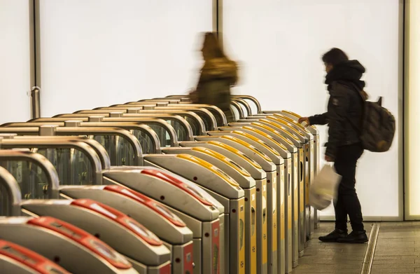 OV Chip Gates op Centraal Station in Arnhem — Stockfoto