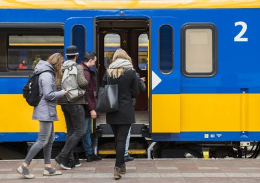Tren yolcuları Rotterdam