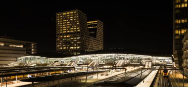 Merkez Tren Garı Utrecht gece