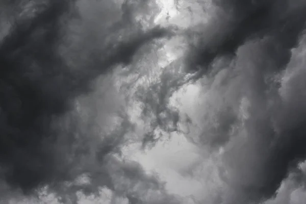 Schwarz-weiße Wolke — Stockfoto