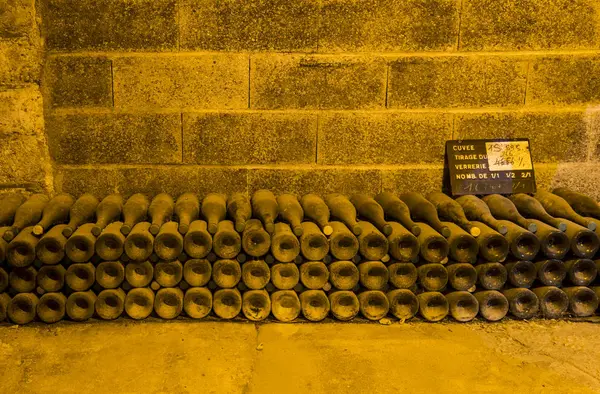 Şişe Charles Mignon mağaralar