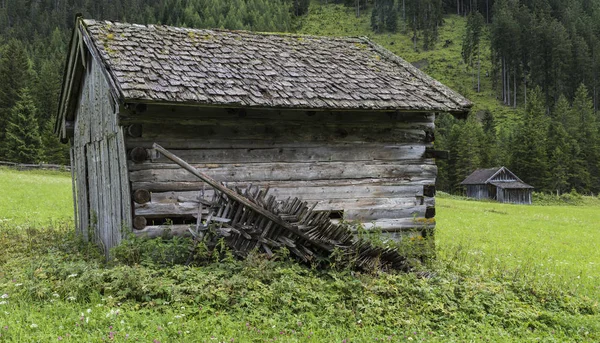 Dos cabañas antiguas en Austria — Foto de Stock