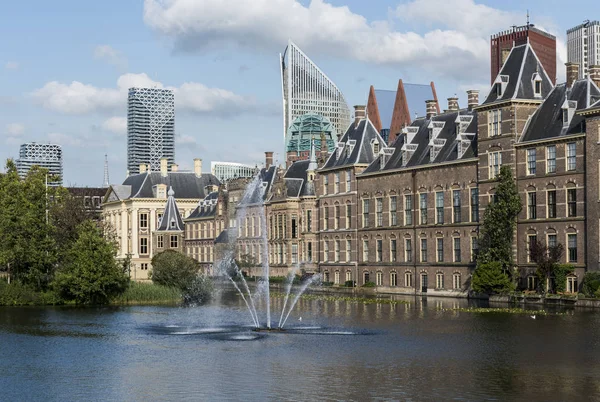 Parlamento y rascacielos La Haya — Foto de Stock
