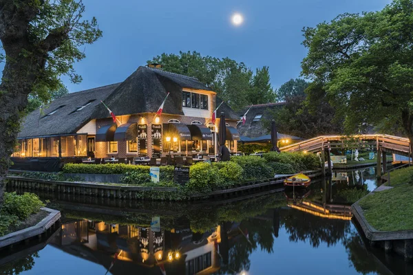 Pizzaria in Giethoorn Full Moon — Stock Photo, Image