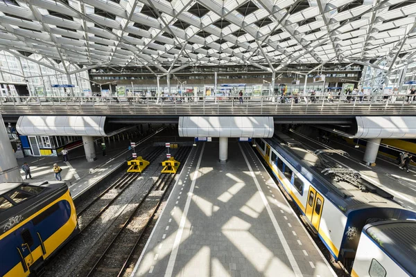 Plateformes Gare centrale de La Haye — Photo