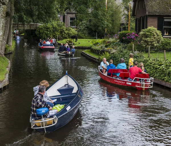 Electric Boats in Canals Giethoorn — Stock Photo, Image