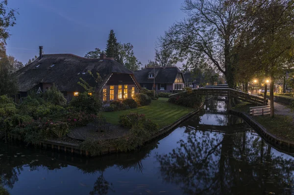 Evening in Autumn in Giethoorn — Stock Photo, Image