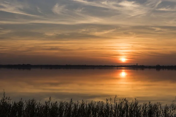 Belterwijde bei Sonnenuntergang weerribben — Stockfoto