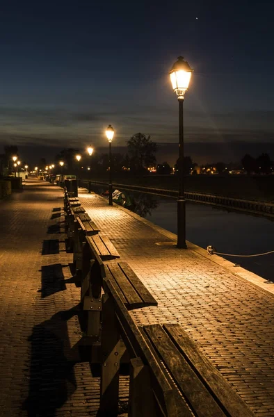 Evening Giethoorn with Lanterns and Benches — Stock Photo, Image