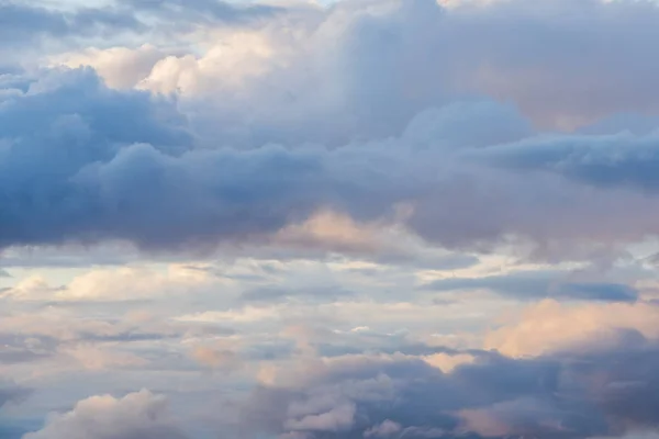 Zonsondergang blauw oranje wolken — Stockfoto