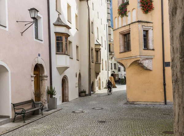 Cyklist i Rattenberg Österrike — Stockfoto