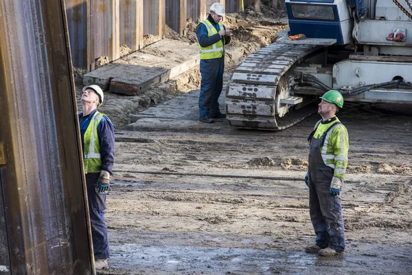 Baustelle drei Arbeiter am Bahnhof Driebergen — Stockfoto