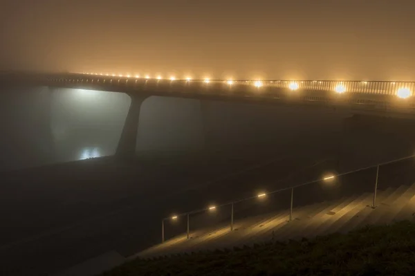 Puente y escaleras en Nijmegen — Foto de Stock