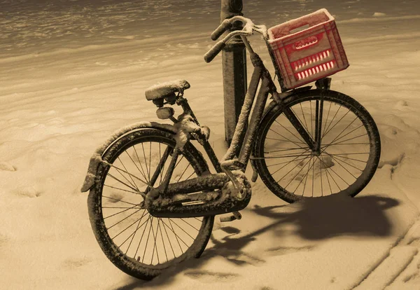 Fahrrad Schnee wijk bij duurstede — Stockfoto