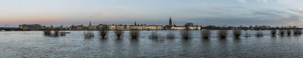 Panorama Zutphen IJssel Inundación y crepúsculo —  Fotos de Stock