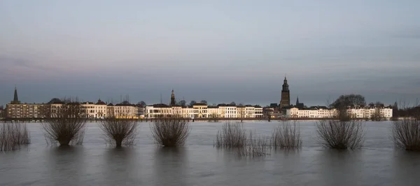 Zutphen IJssel Inundación y crepúsculo —  Fotos de Stock