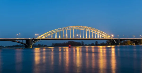 Waal Bridge nacht — Stockfoto