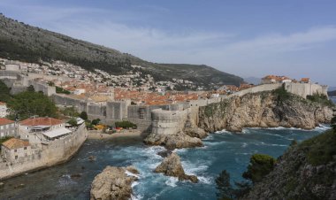 Dubrovnik Şatosu Sahil Dalgaları