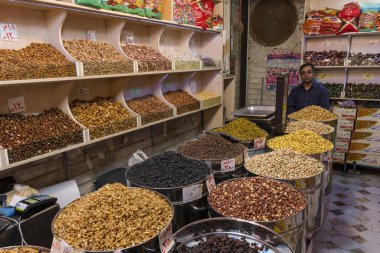 Büyük Pazar Teabriz Mağazası Çatlak