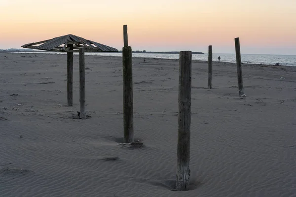 Caspian Sea with Poles Umbrella — ストック写真