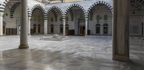 Ashgabat Τουρκμενιστάν Ιουνίου 2019 Τέμενος Ertugrul Gazi Αυλή Στην Άσπρη — Φωτογραφία Αρχείου