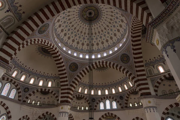 Ashgabat Turcomenistão Junho 2019 Interior Mesquita Ertugrul Gazi Pátio Cidade — Fotografia de Stock