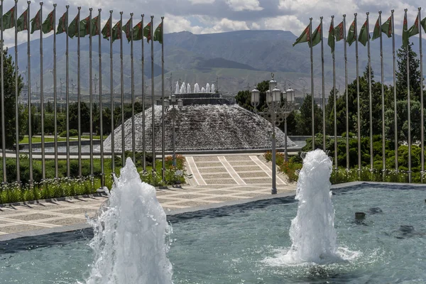 Asjchabad Turkmenistan June 2019 White Marble City Asjchabad Fountains Flags — Stock Photo, Image
