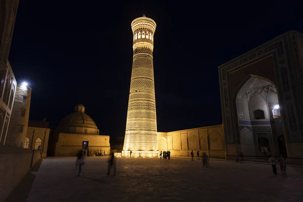 Bukhara Uzbequistão Junho 2019 Noite Com Pessoas Praça Cidade Velha — Fotografia de Stock