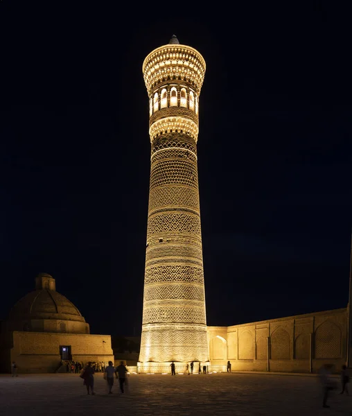 Bukhara Uzbekistán Června 2019 Večer Lidmi Náměstí Starém Městě Bukhara — Stock fotografie