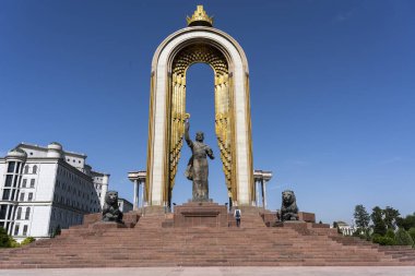 Dushanbe, Tazjikistan - 14 Haziran 2019: Tacikistan 'ın kurucusu İsmail Samani' nin heykeli.