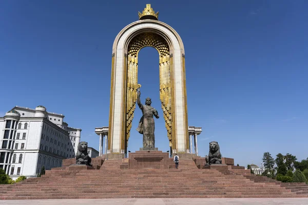 Dushanbe Tazjikistan June 2019 Statue Founder Ismail Samani Tajikistan Capital — Stock Photo, Image