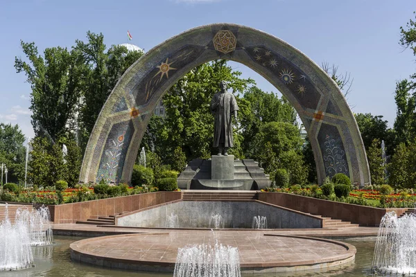 Dushanbe Tazjiquistão Junho 2019 Parque Rudaki Com Monumento Fonte Capital — Fotografia de Stock