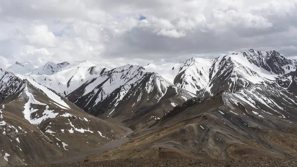 黄河口山景全景 俯瞰着雪山高山和雪谷 — 图库照片