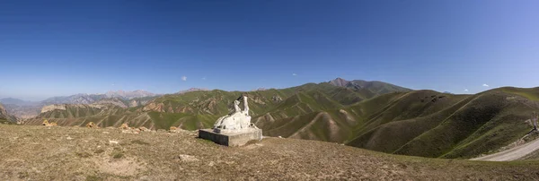 Панорама Перевала Тогуз Торо Дорогой Кыргызстане Летний День Голубым Небом — стоковое фото