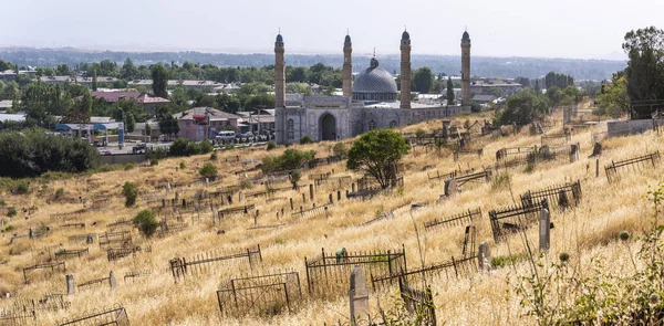 Osh Kyrgyzstán Června 2019 Hřbitov Hroby Mešitou Svahu Kopce Obci — Stock fotografie