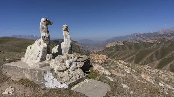 Тогуз Торо Киргизстан Липня 2019 Статуя Перевалі Тогуз Торо Киргизстані — стокове фото