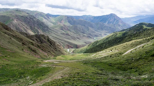 Route Sur Col Song Kol Kirghizistan Avec Montagnes Collines — Photo