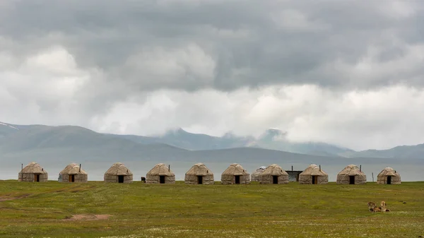 Son Kul Κιργιζία Ιουλίου 2019 Γιούρτες Για Διακοπές Ένα Καταπράσινο — Φωτογραφία Αρχείου