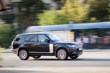 Kiev, Ukrayna - 10th Eylül 2016: Land Rover Range Rover yolda