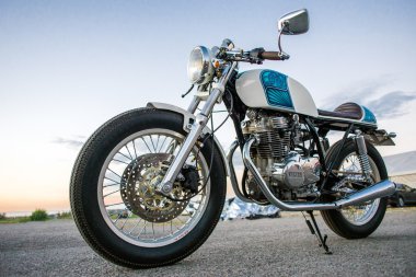 Kiev, Ukrayna - 10 Nisan 2016: Fotoğraf Cafe Racer motosiklet Yamaha