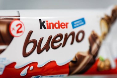Kiev, Ukrayna - 18 Kasım 2016: Logo Kinder Bueno, süt ve fındık. 
