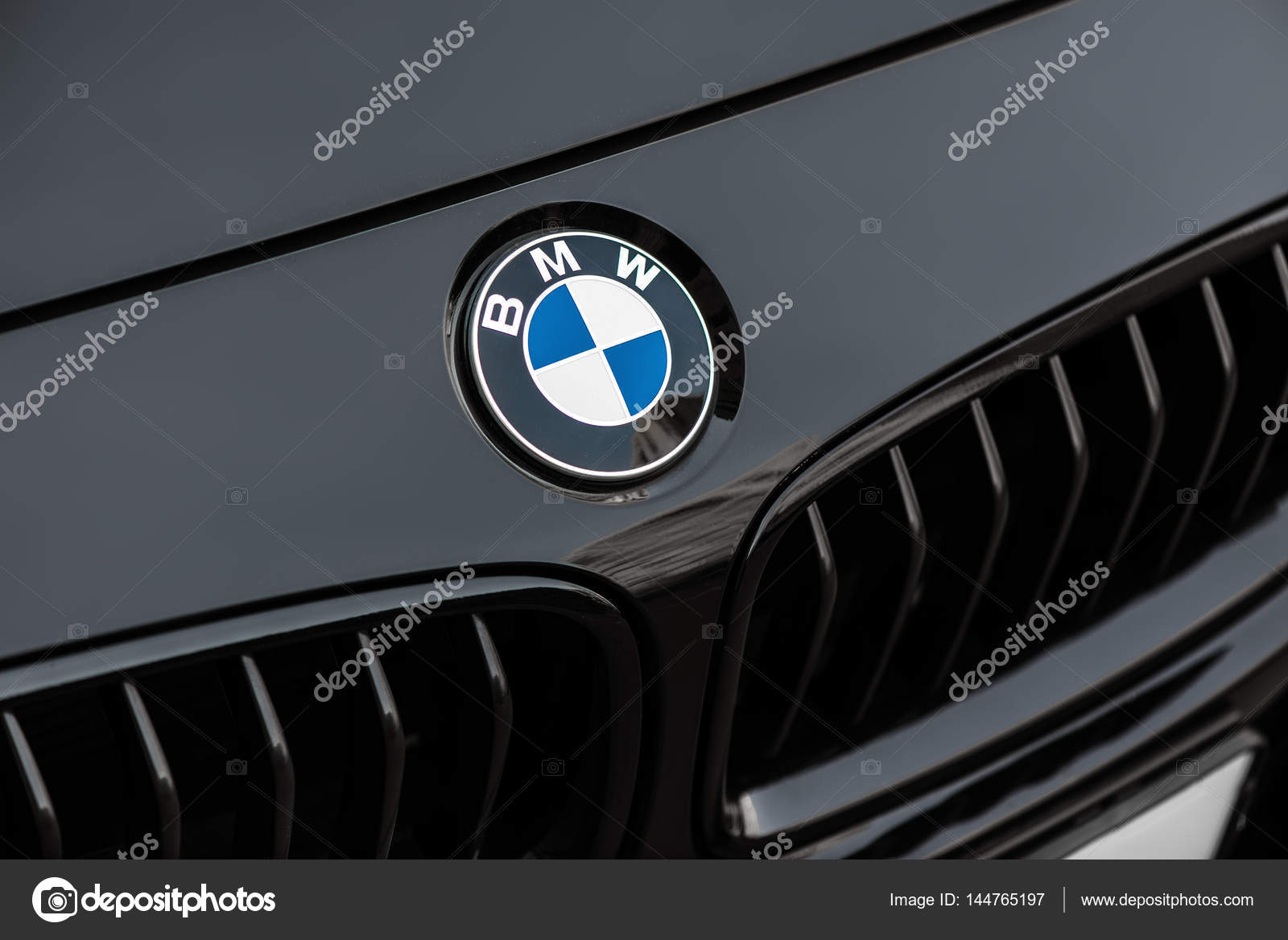 Киев, Украина - 4 Марта 2017 Года: Значок Компании Bmw На Переднем.